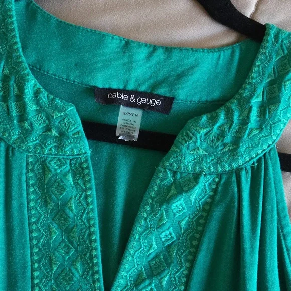 Cable & Gauge Green Embroidered Yoke Tank Top EUC - Picture 4 of 6